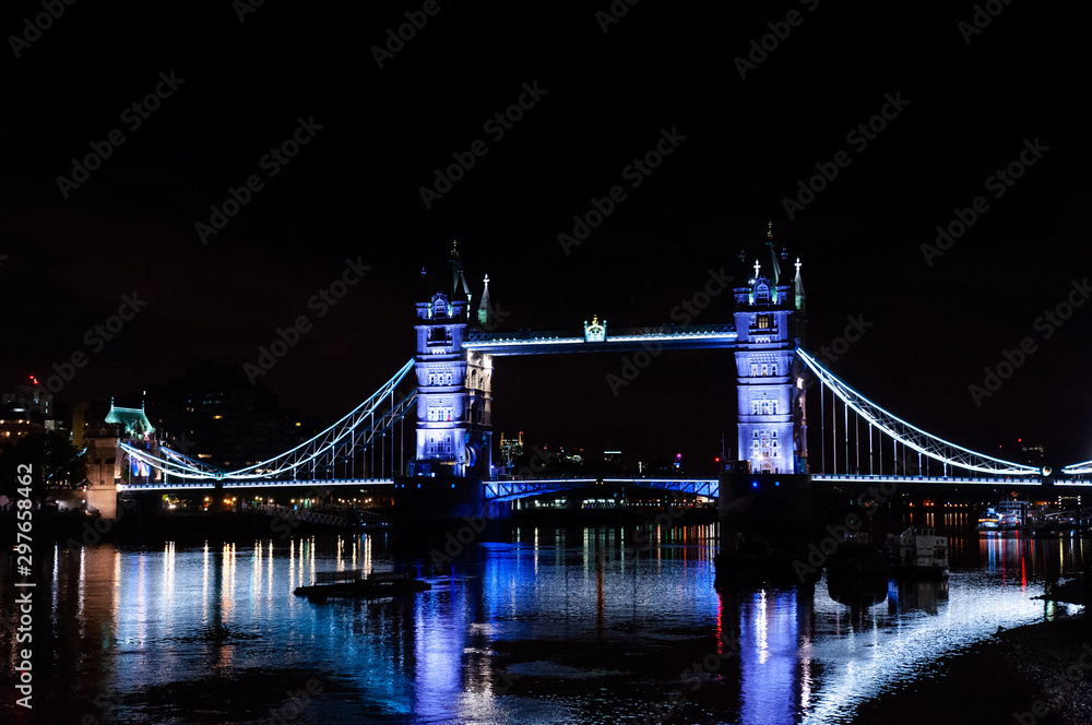 Obraz premium London Bridge by Night