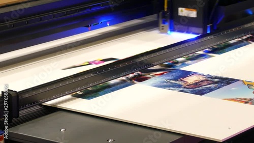 Printer head printing a large poster