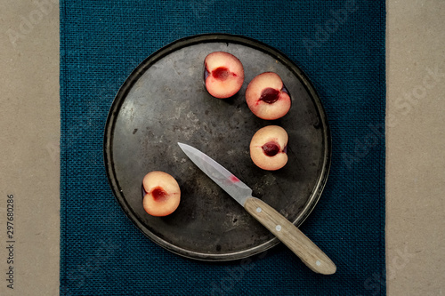 plate with discharge and knife photo