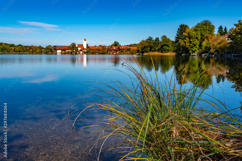 Obraz premium Am Ufer des Riegsees in Oberbayern