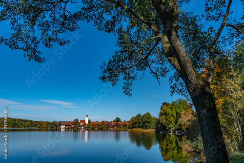 Idyllisches Ufer des Riegsees in Bayern photo