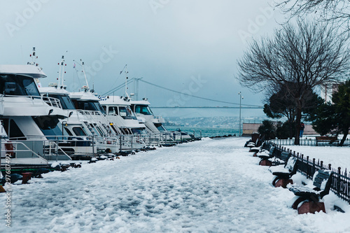 Canvas Print Istanbul, Uskudar / Turkey - 15Feb2015: a couple walking by the seaside with hol