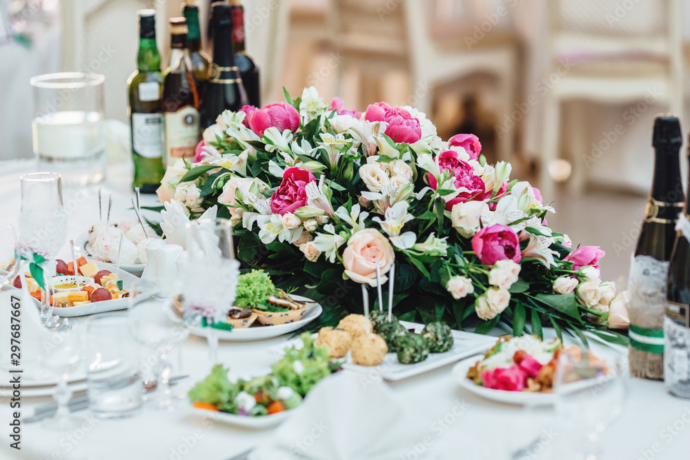 elegant wedding table setting