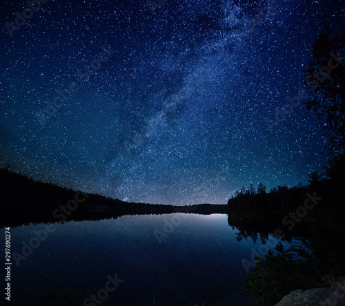 Fototapeta Naklejka Na Ścianę i Meble -  Lake at night