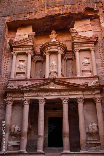 Famous sandstone curved architecture of Tresury in Petra in Jordan © LindaPhotography