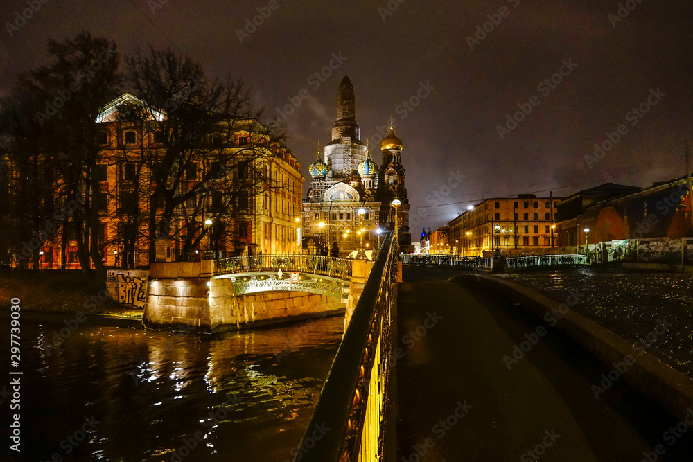 Obraz premium St Petersburg, Russia The Savior on the Spilled Blood church from the 1880s but under renovation.
