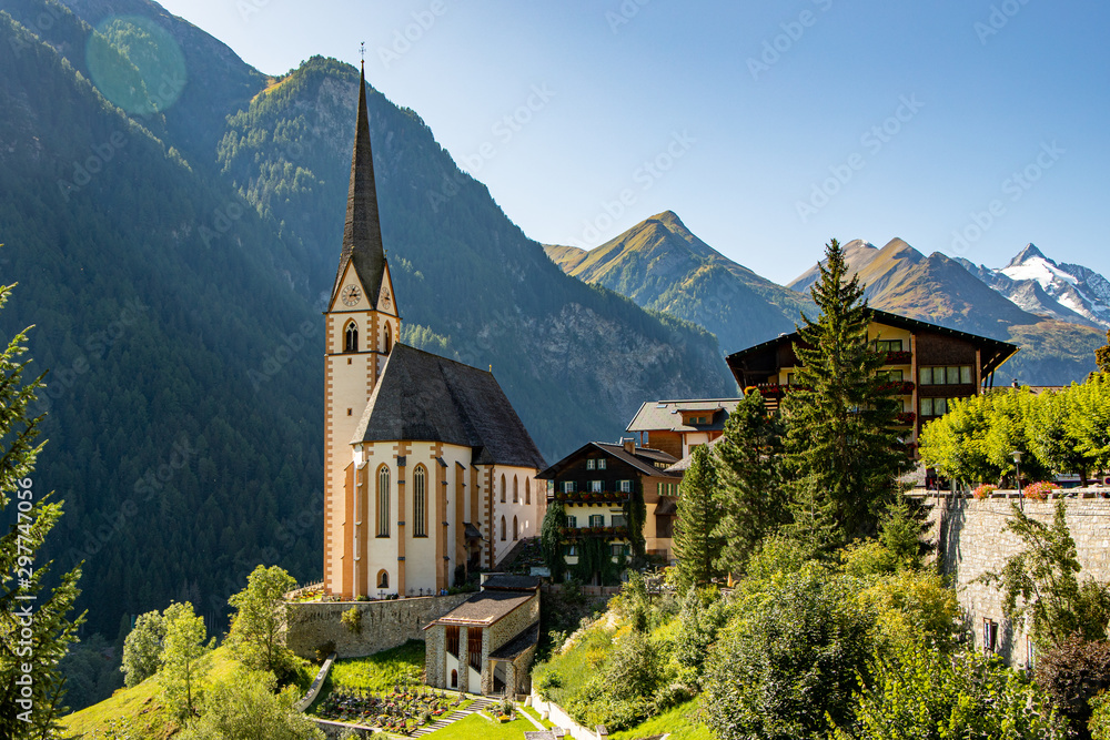 Fototapeta premium Heiligenblut am Grossglockner in Austria