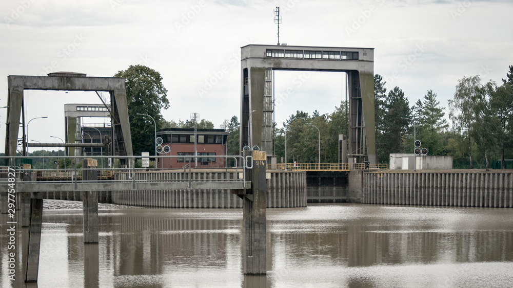 Obraz premium Schleusen auf der Ems