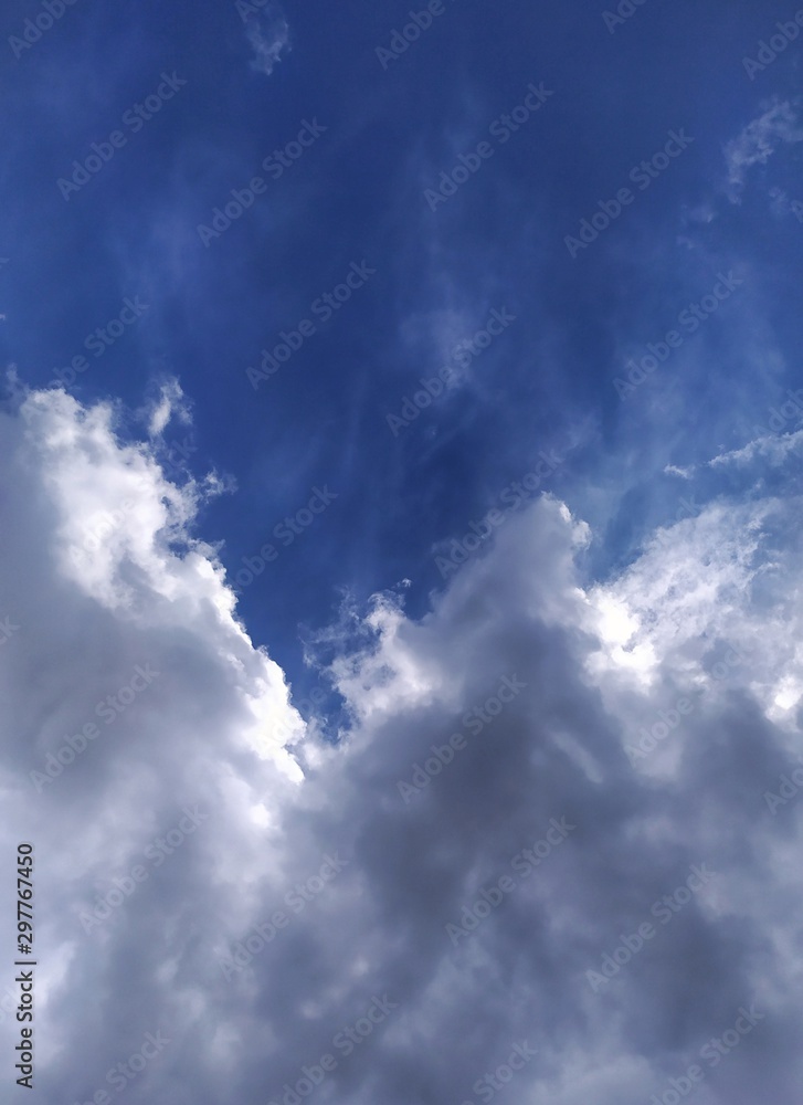 Fototapeta premium Bright skies, sunshine and clouds