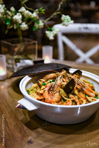 paella valencienne photo