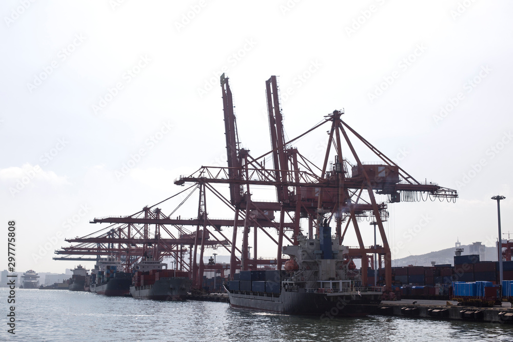 Container cargo ship and Gantry Cranes