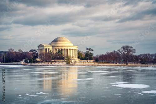 Winter in Washington DC: Jefferson Memoriall at frosty day