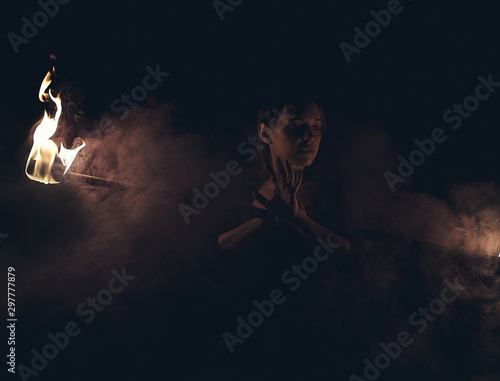 Special Juggling with fire into the dark © Lorenzo