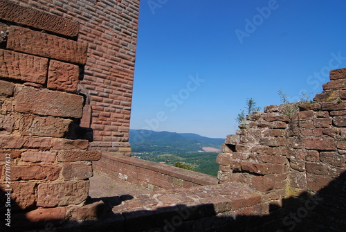 Reichsburg Trifels bei Annweiler in Rheinland-Pfalz im südlichen Pfälzerwald photo