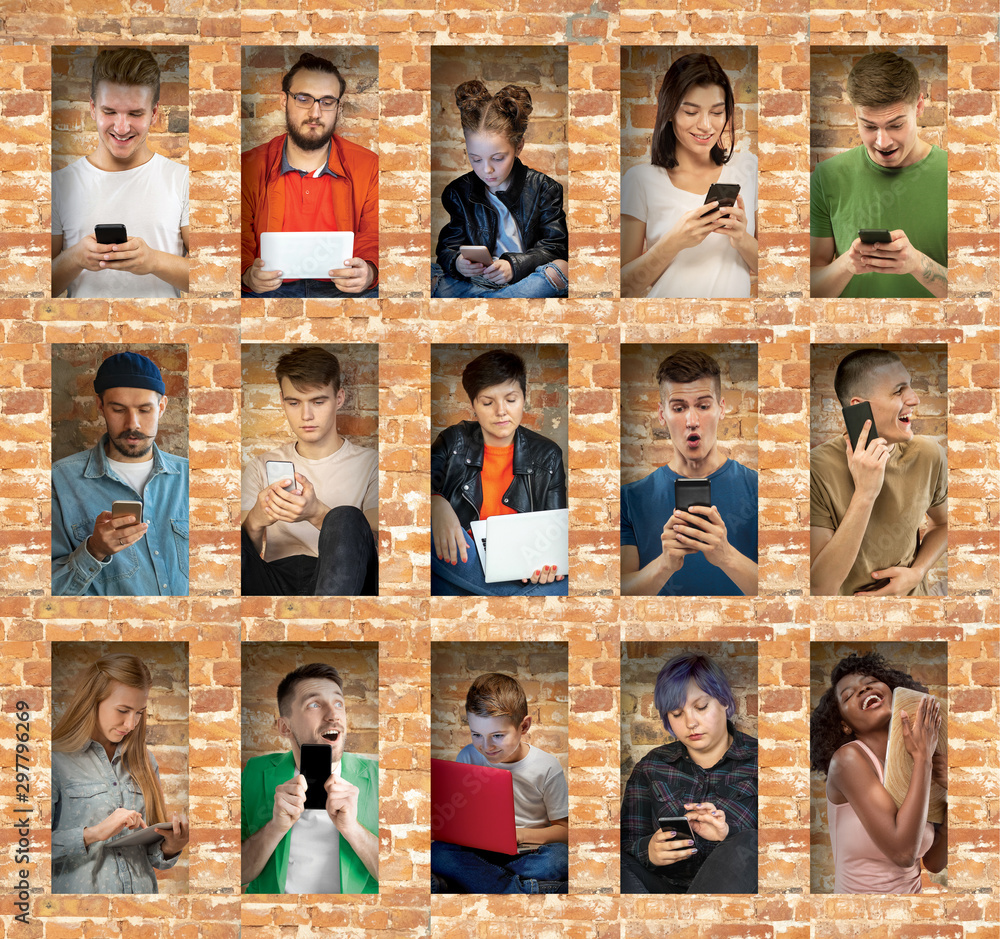 Obraz premium Group of happy young caucasian people using gadgets together. Sharing a news, photos or videos from smartphones, reading articles or playing games and having fun. Social media, modern technologies.