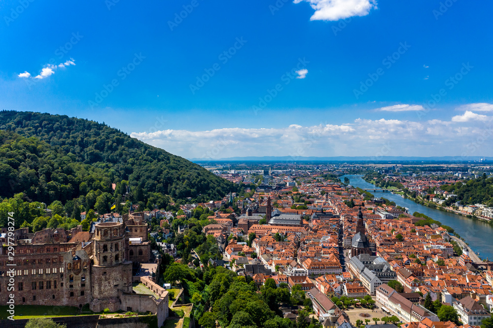 Luftaufnahme, Schloss Heidelberg und Altstadt von Heidelberg mit Neckar , Baden-Württemberg, Deutschland,