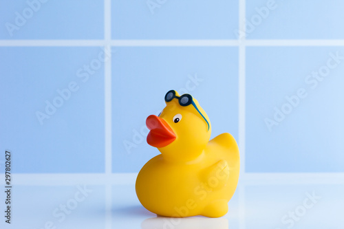 Canvastavla Yellow rubber duck with sunglasses