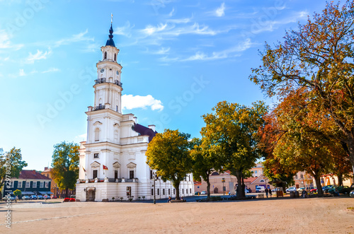 Billede på lærred Town Hall on and adjacent Town Hall Square in Kaunas, Lithuania photographed in the autumn season with fall leaves