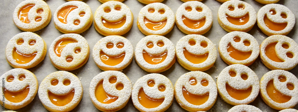 Spitzbuben - Weihnachtsgebäck - Weihnachtsplätzchen Spitzbuben - Weihnachtsgebäck - Weihnachtsplätzchen