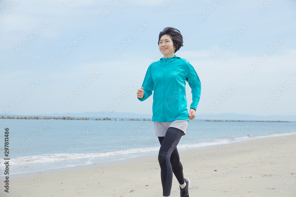 女性　ミドルエイジ　ランニング