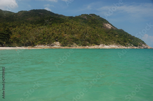 Fototapeta Naklejka Na Ścianę i Meble -  The splendid green waters of the Bottle Beach (Haad Khuad), Koh Phangan, Thailand