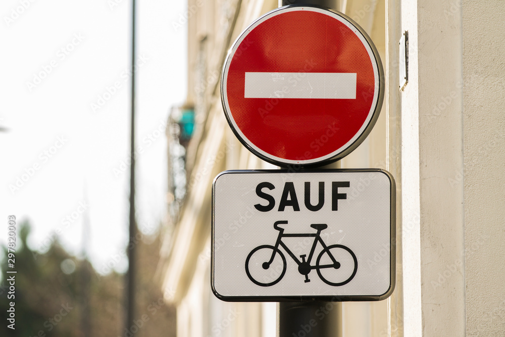 Panneau sens interdit sauf vélo Stock Photo | Adobe Stock