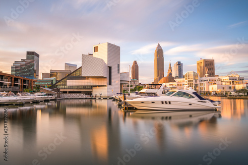 Cleveland, Ohio, USA downtown city skyline
