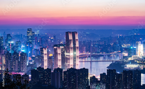 Panoramiczna sceneria miasta, piękny widok nocy Chongqing City w Chinach