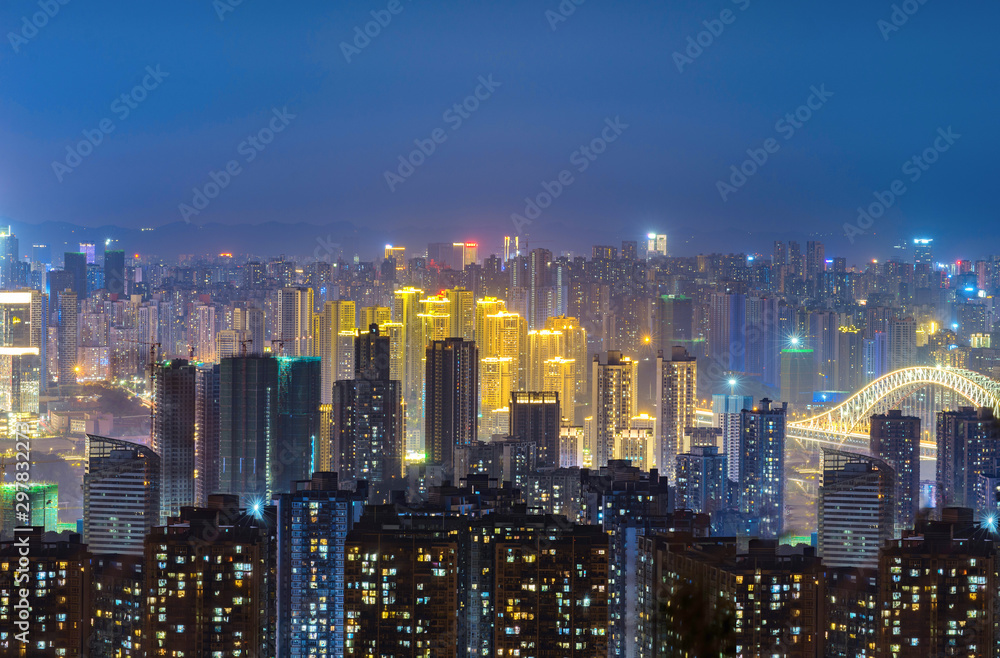Obraz premium Panoramiczna sceneria miasta, piękny nocny widok miasta Chongqing w Chinach