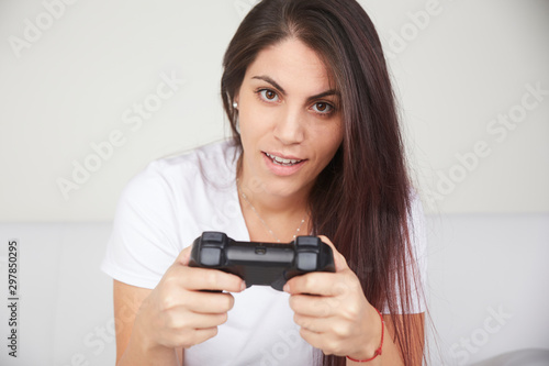 pretty woman play videogames on sofa