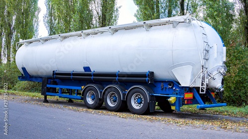 Obraz na płótnie Semi-trailers of bulk tank . Truck big cistern . Modern semi-trailers for freight transport . Dry cargo w salonie