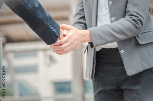 Busines people shake hands