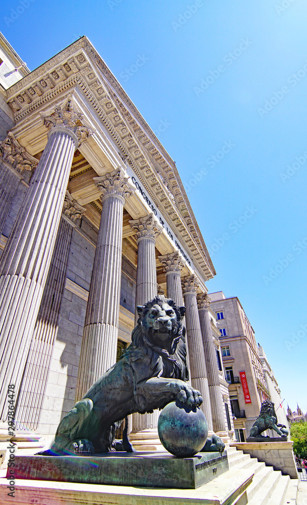 Fototapeta premium Fasada budynku Kongresu Deputowanych, Madryt, Hiszpania, Europa