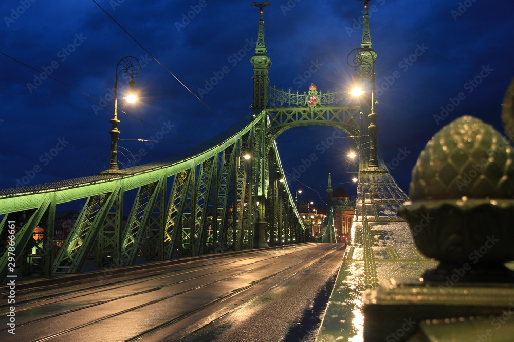 Obraz premium Friedensbrücke Budapest