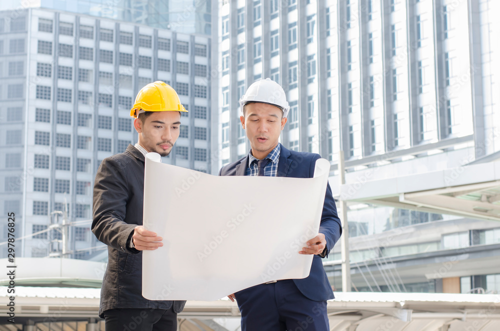 Engineers talk about building project Engineers talk about building project
