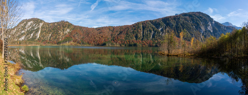 Fototapeta Naklejka Na Ścianę i Meble -  Almsee in Oberösterreich Herbst Panorama