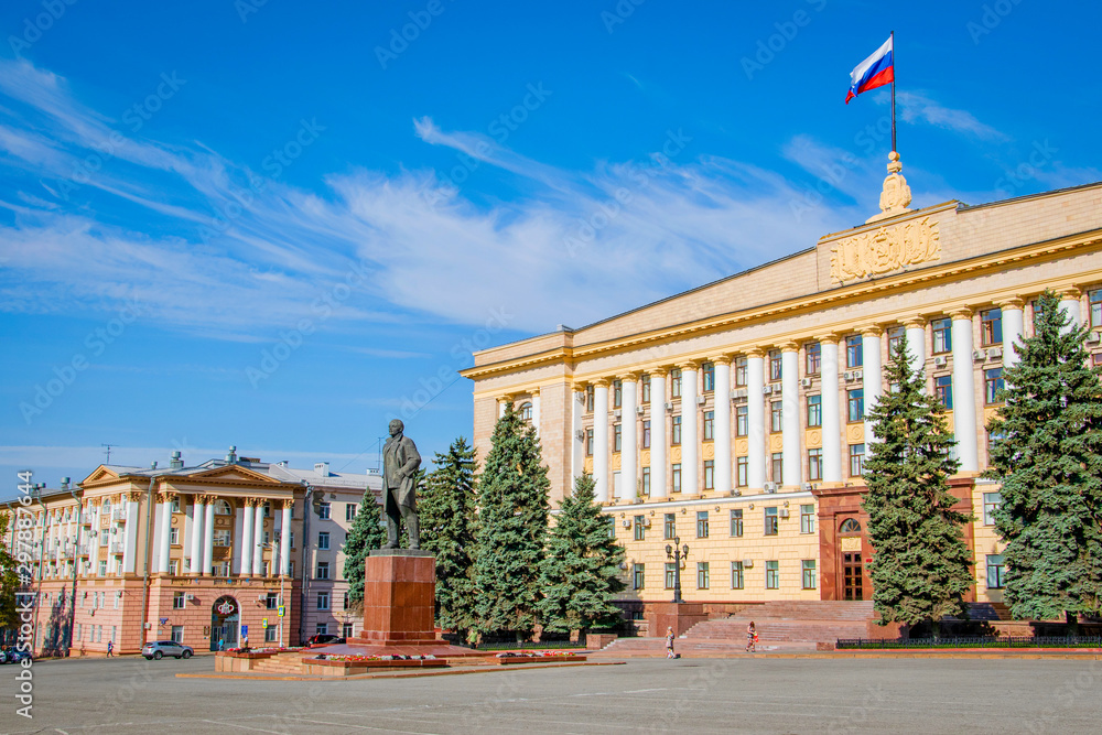 Naklejka premium Government House with Lenin statue on Lipetsk central square