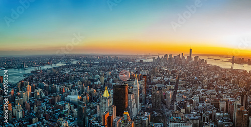 Manhattan skyline © poco_bw