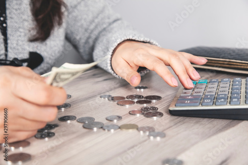 woman hand coins on desk