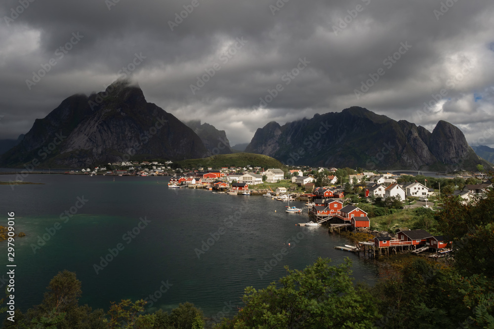 Φωτογραφία Storm clouds forming over the village of Reine in Lofoten, Norway