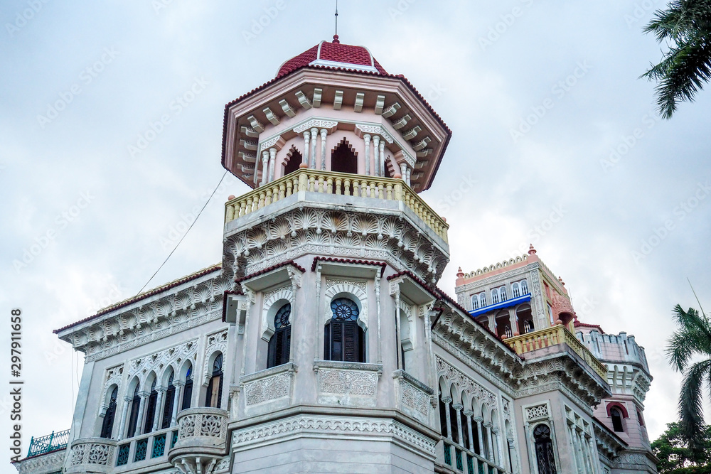 Naklejka premium Walking through the streets of the city of Cienfuegos
