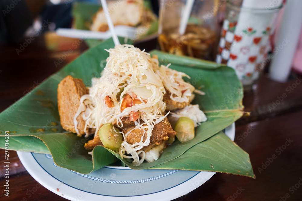 Vigoron, a typical dish from Nicaragua. nicaragua food with pork and casava. Vigoron, a typical dish from Nicaragua. nicaragua food with pork and casava.