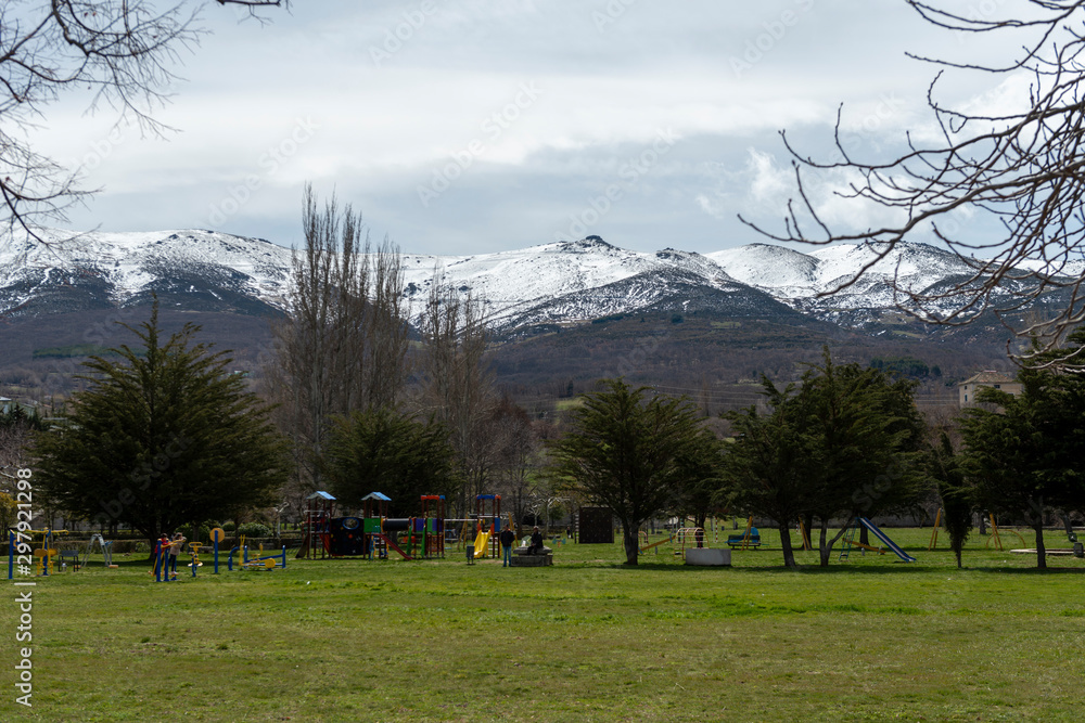 PIEDRAHITA AVILA EL PARQUE JARDINES PALACIO DUQUES DE ALBA DETALLES ABRIL 2018