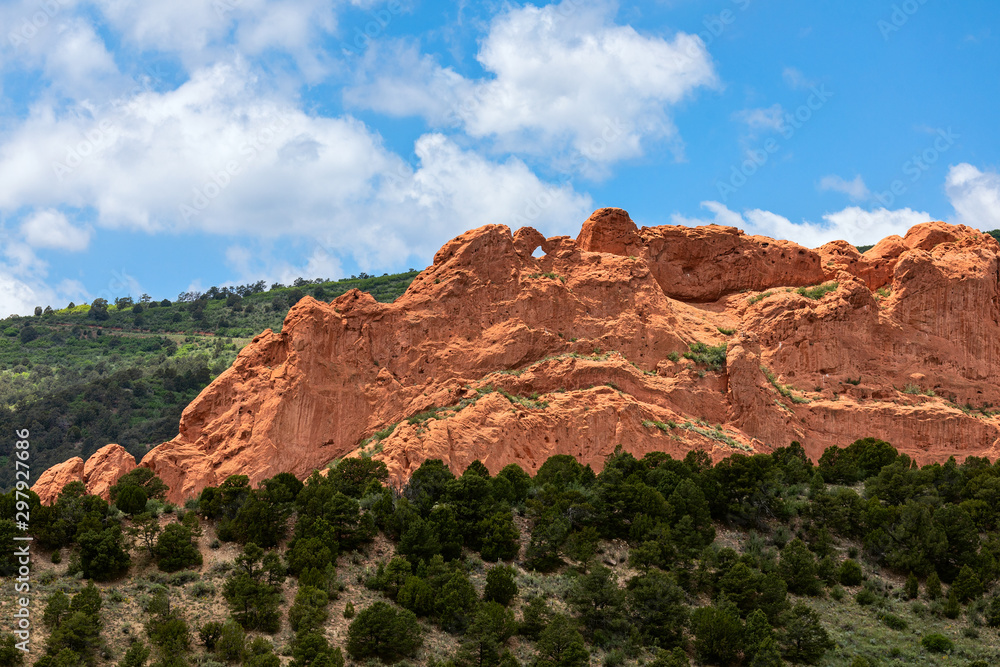 Fototapeta premium Kissing Camels rock formation at Garden of the Gods Park in Colorado Springs, Colorado