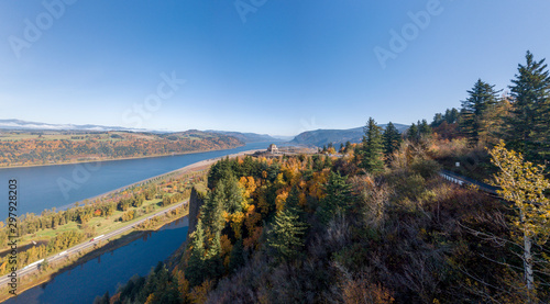 Obraz na plátně Panorama of Vista House at Crown Point in the Columbia River Gorge seen from Portland Women's Forum Scenic Viewpoint on a peaceful autumn day