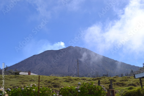 volcan turrialba photo