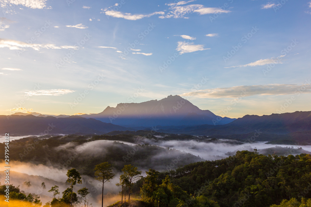 Obraz premium Amazing Beautiful Nature landscape view of Sunrise with nature misty foggy and Mount Kinabalu, Sabah, Borneo