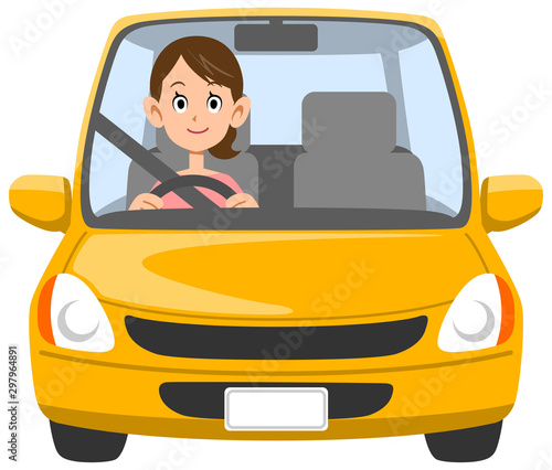 自動車を運転する若い女性