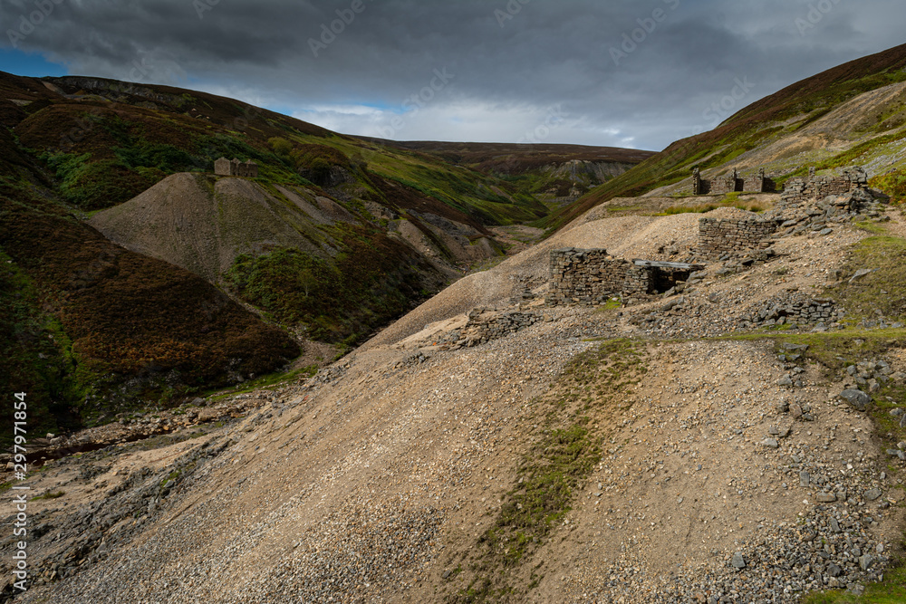Fotografie Derelict mining works in Swaledale.