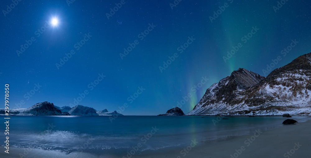Northern lights dancing over Haukland beach (Lofoten, Norway)